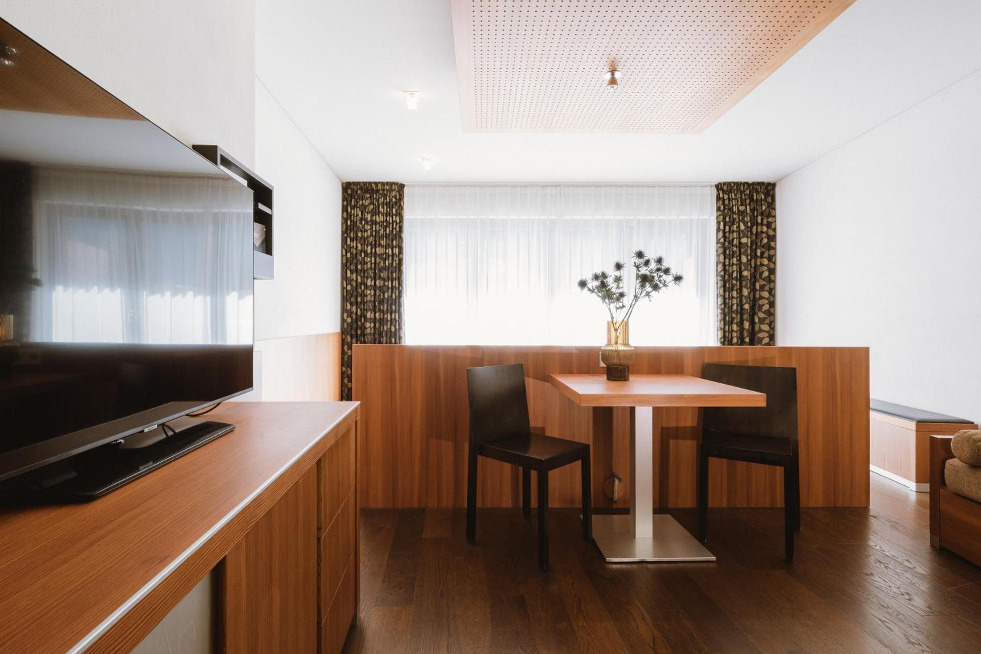 Lindenhof Pure Luxury & Spa Dolcevita Resort Naturns Exterior photo