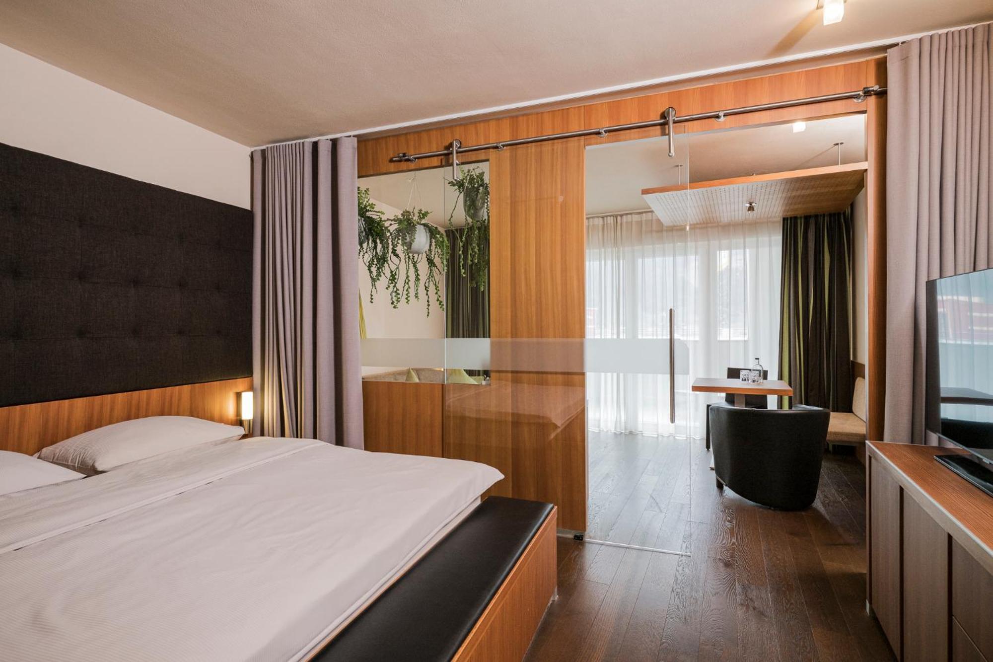 Lindenhof Pure Luxury & Spa Dolcevita Resort Naturns Exterior photo